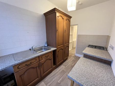 2 bedroom maisonette to rent - Photo 2