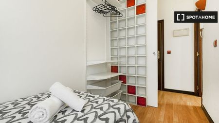 barcelona, Catalonia 08012 - Photo 4