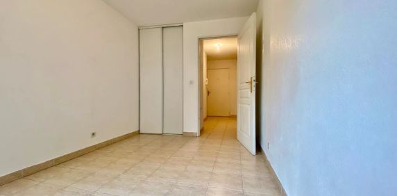 2 PIECES AVEC JARDIN ET PISCINE - Photo 2