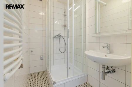 Designové 2+kk po kompletní rekonstrukci s výhledem. - Photo 3