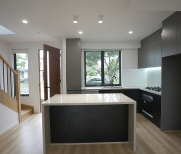 Ready to move in! A spacious Brand New 3-bedroom townhouse in Brayb... - Photo 4