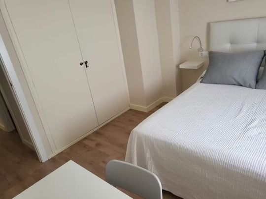 Calle Zapardiel, Sevilla, Andalusia 41005 - Photo 1