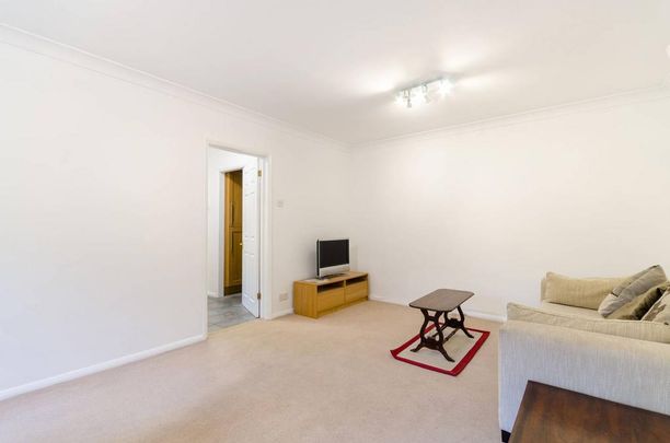 3 bedroom flat to rent - Photo 1