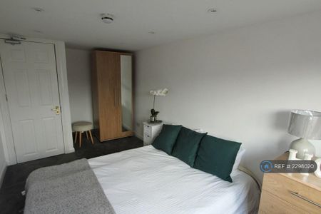 6 bedroom terraced house to rent - Photo 5