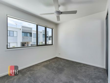 MODERN, 4 BEDROOM TOWNHOUSE IN ALBANY CREEK! - Photo 4