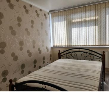 3 bedroom maisonette to rent - Photo 2