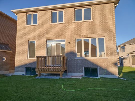 For Lease - 4 Sam Battaglia Crescent, Georgina, Ontario - Photo 1