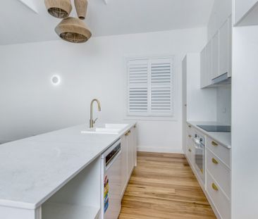 ARCHITECTURALLY DESIGNED HOME - Photo 4