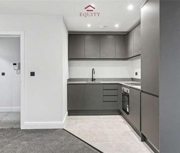 Bullsmoor Lane, Enfield, EN3 - Photo 2