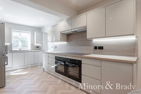 6 bedroom detached house to rent - Photo 5