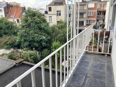 Gerenoveerd luxe appartement met 2 slpks en balkon! - Photo 4
