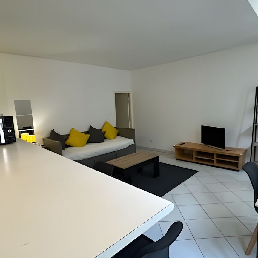 Location Appartement 1 pièce 31m² NIMES 30000 - Photo 1