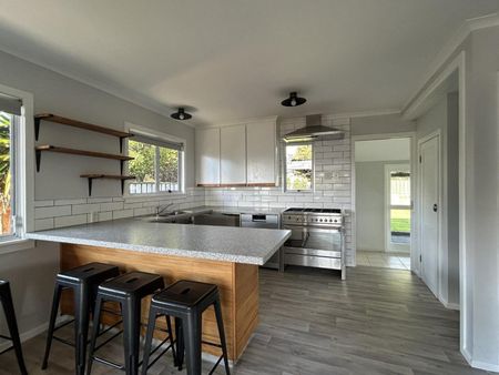 Beautiful Three Bedroom Home in Ferndale - Photo 2