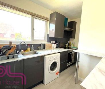 First Floor Flat Cygnet Avenue, Feltham, TW14 - Photo 3