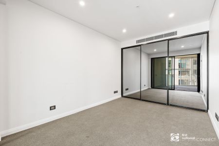 Modern Elegance in Near New Luxury Unit Complex | 1-Bedroom - SPECTACULAR VIEWS from rooftop communal area - Photo 4