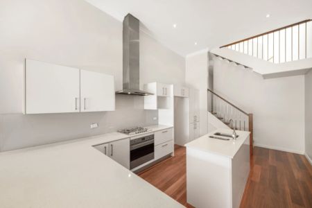 Freshly refurbished park side family home - Photo 3