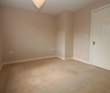 2 bed Flat for rent - Photo 2