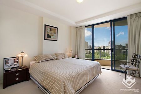 Large unfurnished Unit with easy access to the new Kangaroo Point Green Bridge - Photo 3