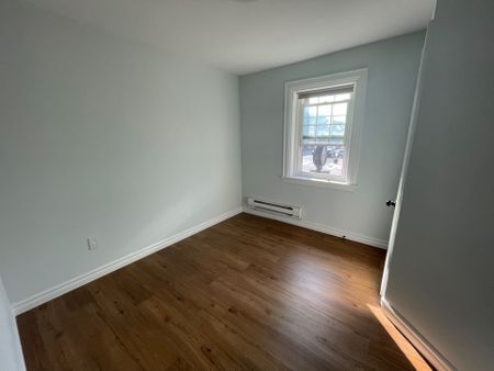 For Lease - 215 B Queen Street, Mississauga, Ontario - Photo 3