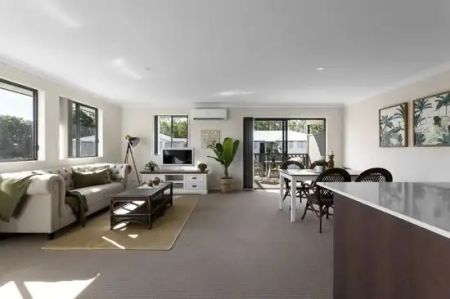 “Modern 3-Bedroom Townhouse in Quiet &amp; Convenient Location | Stylish | Spacious | Secure” - Photo 2