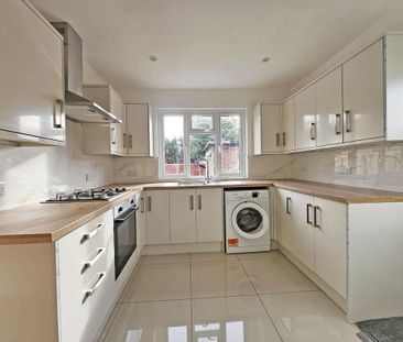 3 bedroom end of terrace house to rent - Photo 2