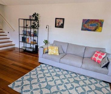 Spacious, Sun-filled House Available in Elwood for Seven Month Lease - Photo 6