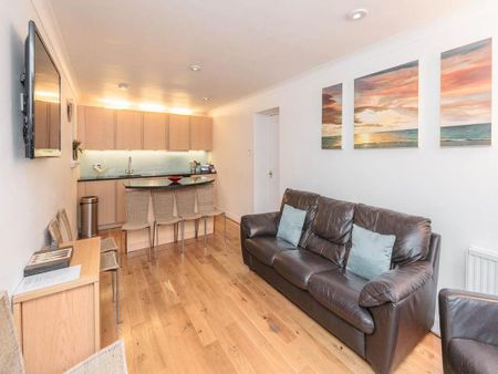 3 bedroom flat to rent - Photo 5