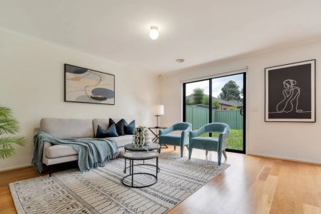 Cosy Family Home in a Prime Craigieburn Location - Photo 3