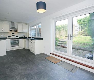 3 bedroom terraced house to rent - Photo 5