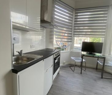 Studio Flat, Chichele Road, NW2 - Photo 3
