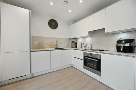 3 bedroom flat to rent - Photo 5