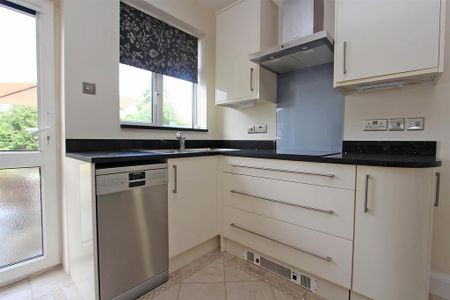 2 bedroom detached bungalow to rent - Photo 5