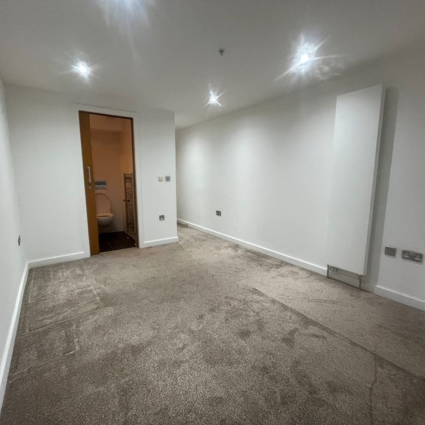 2 Bed Flat, Headstone Road, HA1 - Photo 1