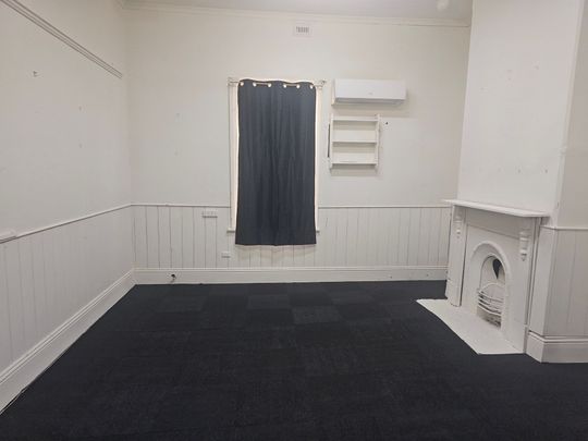 Close to City Centre - Available Now - Photo 1