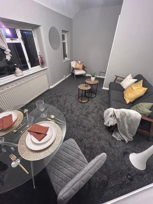 1 Bed Flat, Miller Road, CR0 - Photo 1