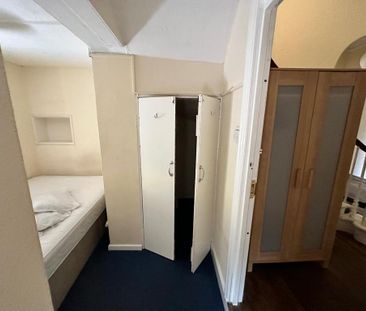 4 bedroom flat to rent - Photo 2