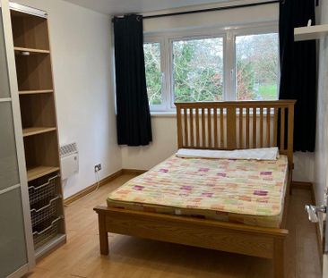 1 bedroom in a flat share to rent - Photo 5
