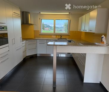 Grosszügiges 8.5-Zimmer-Einfamilienhaus an ruhiger, naturnaher Lage - Photo 4