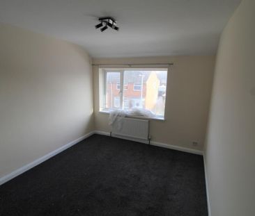 4 bedroom semi-detached house to rent - Photo 3