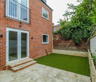 Westfield Terrace, Wakefield - Photo 3