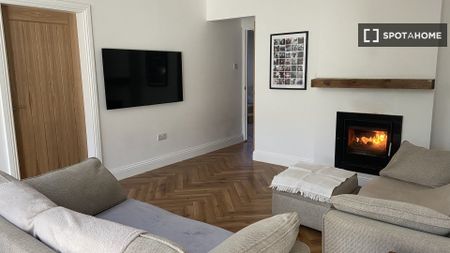 Room for rent in 3-bedroom apartment in Dublin, Dublin - Photo 2