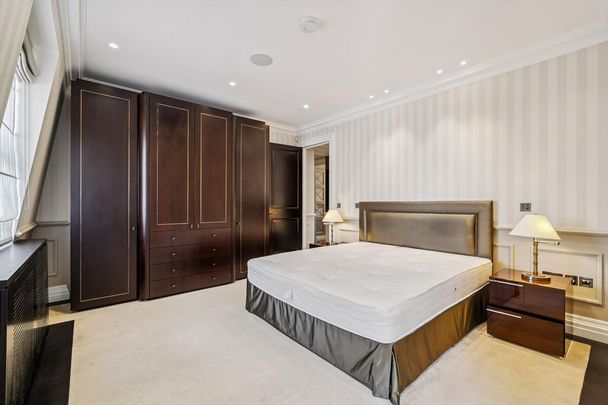 A 4 bedroom apartment on rent on Egerton Gardens, SW3. - Photo 1