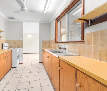 Spacious Family Home - Photo 3