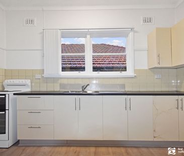 GREAT LOCATION! 3 BEDROOM BRICK HOME - Photo 3