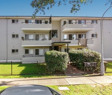 Centrally Located Two Bedroom Unit with Air Conditioning in a Parks... - Photo 6