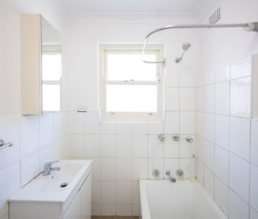 Tidy 2 Bedroom Unit - Photo 3