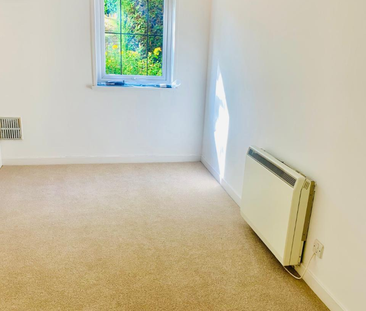 2 bed Flat in French Apartments Lansdowne Road, Purley, CR8 2PP - Photo 6