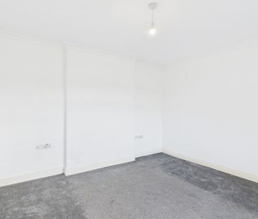 3 Bedroom Mid Terraced House - Photo 2