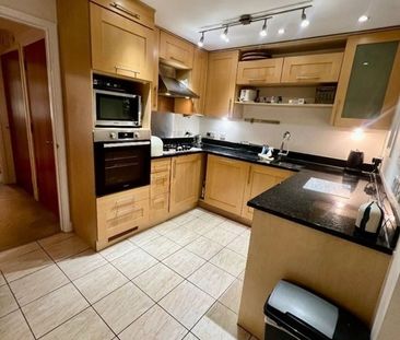 Room in a Shared House, Lambton Road, SW20 - Photo 3