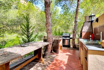 Villa for rent in Cumbre del Sol with 5 bedrooms